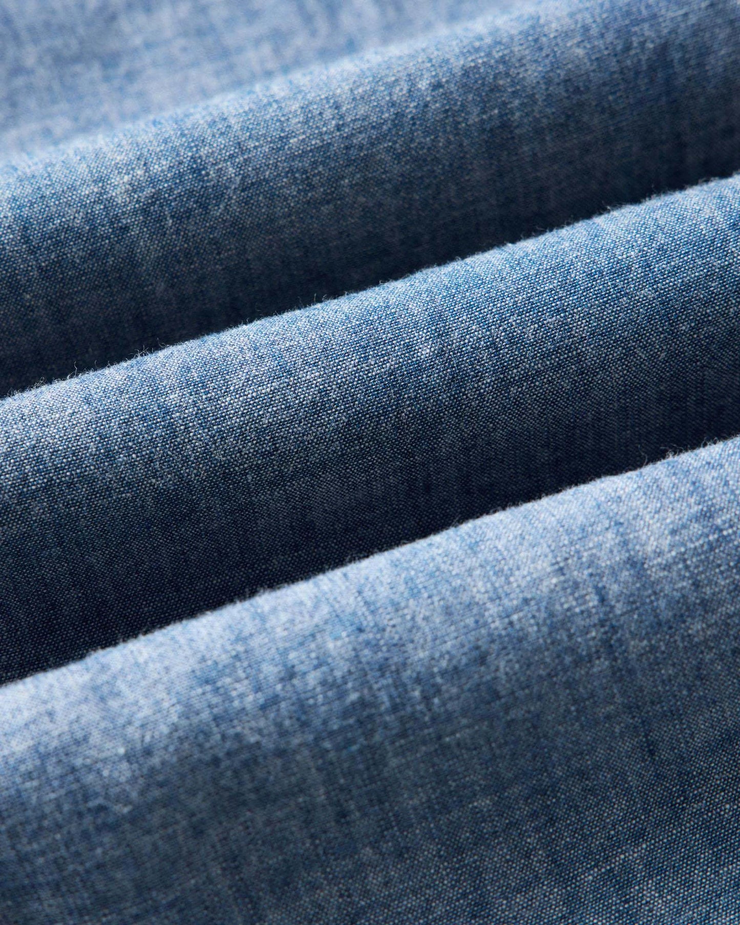 The Short Sleeve Crew Shirt in Washed Indigo Chambray